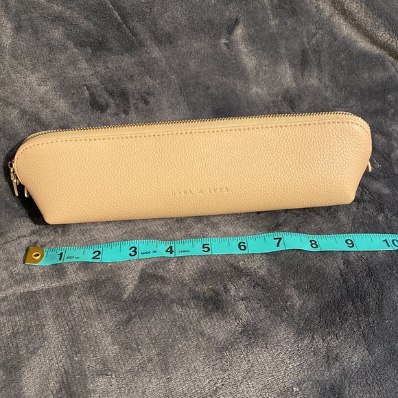 NWOT Lark & Ives Vegan Leather Case - Picture 4 of 4